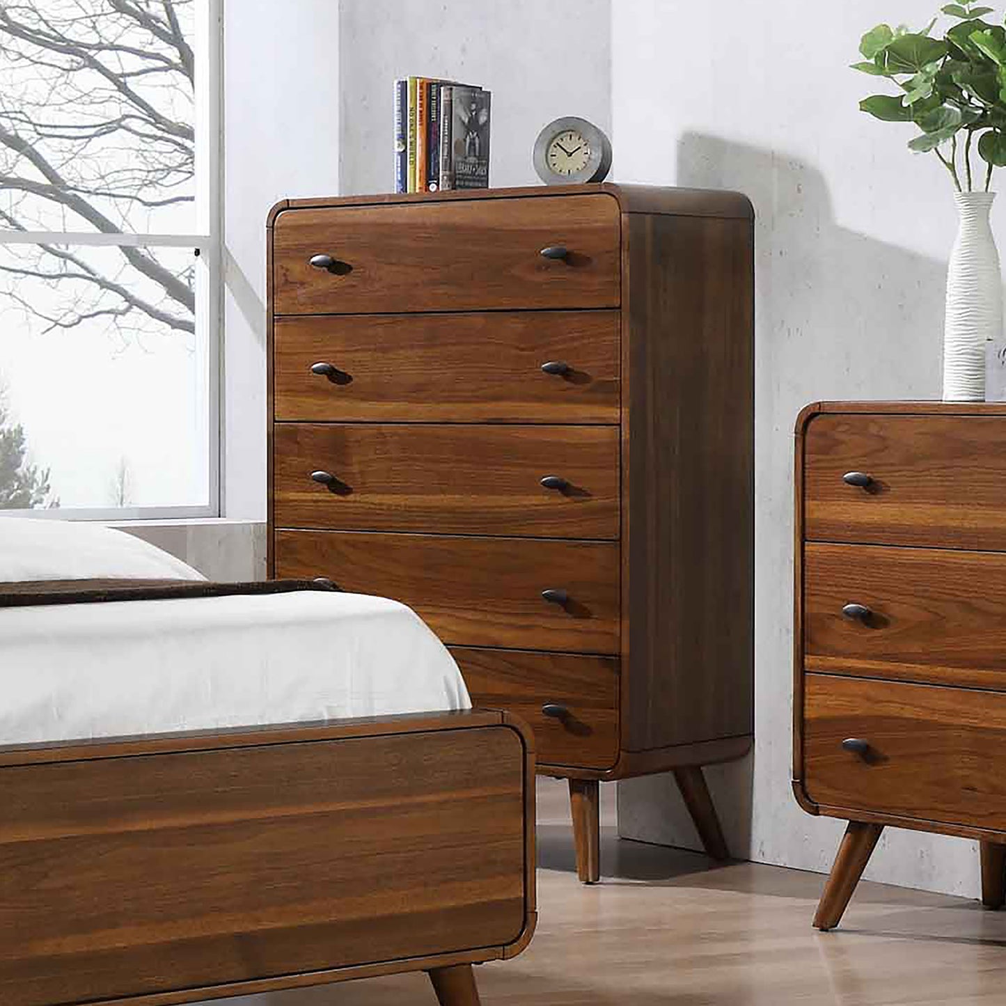 Robyn 5-drawer Bedroom Chest of Drawers Dark Walnut