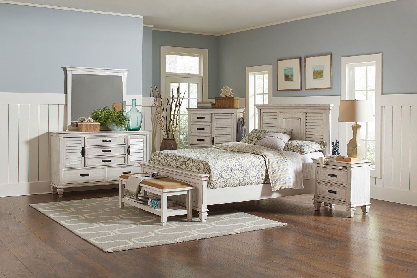 Franco 5-piece Queen Bedroom Set Distressed White