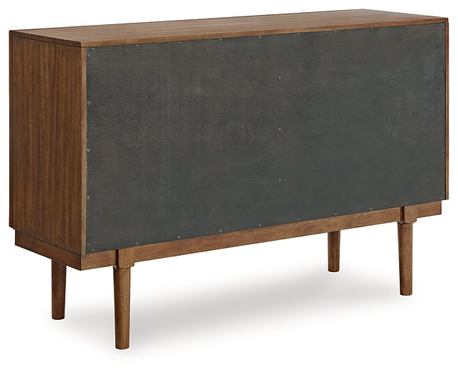 Lyncott Dining Room Server